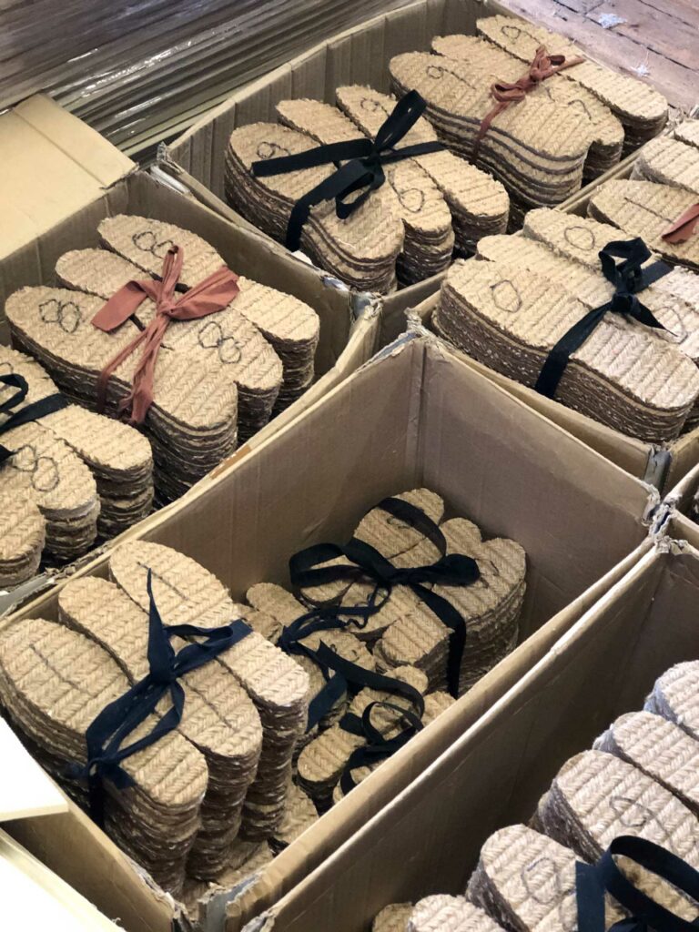 étape 1 : découpe des semelles en jute pour espadrilles