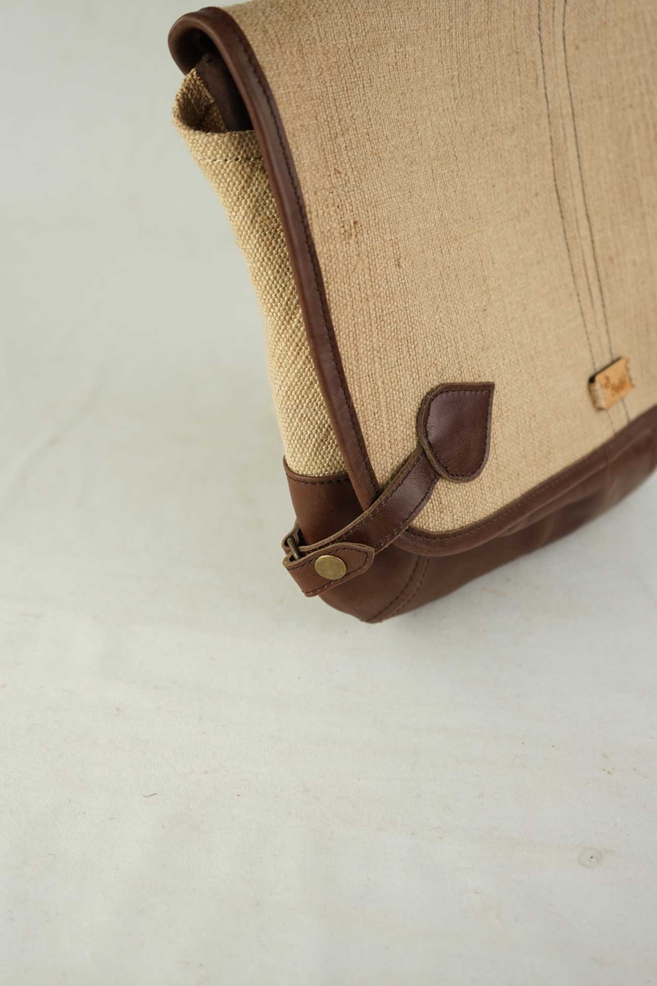 Attache sacoche messenger