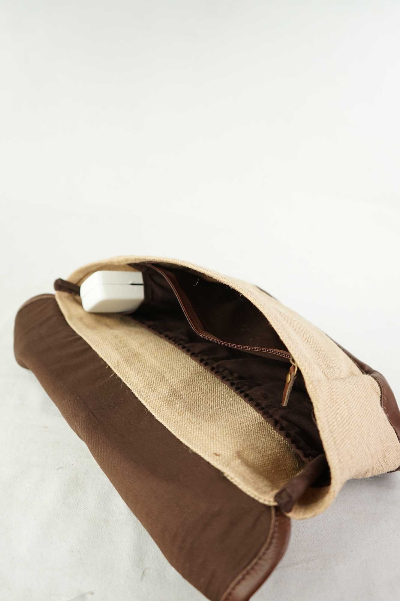 sacoche en toile de jute et en cuir